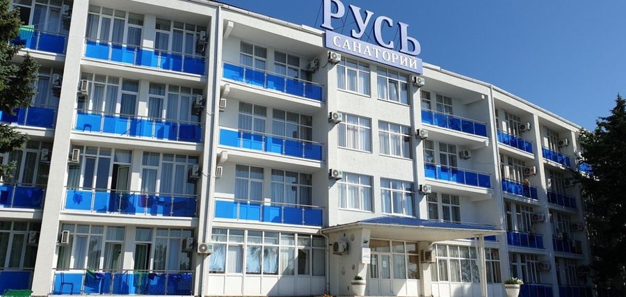Главный вход в санаторий «Русь» на улице Пушкина — фото 6