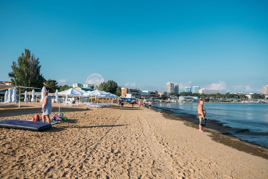 Пляж Малой бухты рядом с санаторием «Русь» в Анапе с высоты